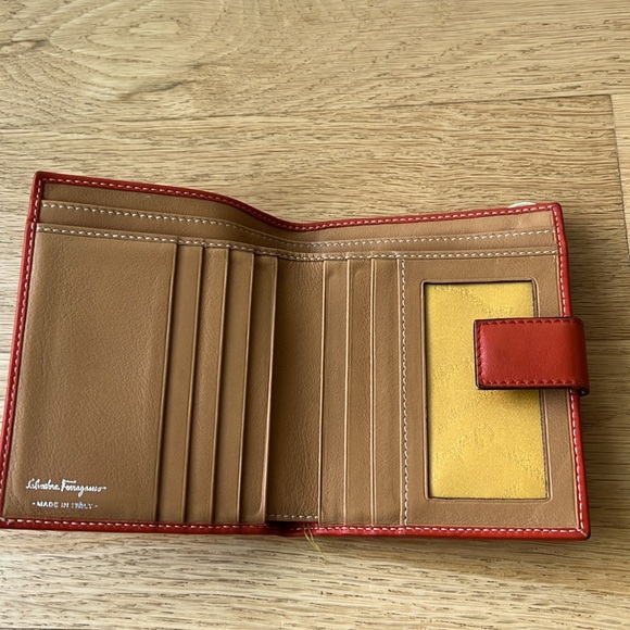 Authentic Vintage leather Ferragamo wallet. Orange. - Picture 3 of 11
